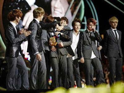 Lagi, EXO Raih Penghargaan Tertinggi di 'Seoul Music Awards 2014'!